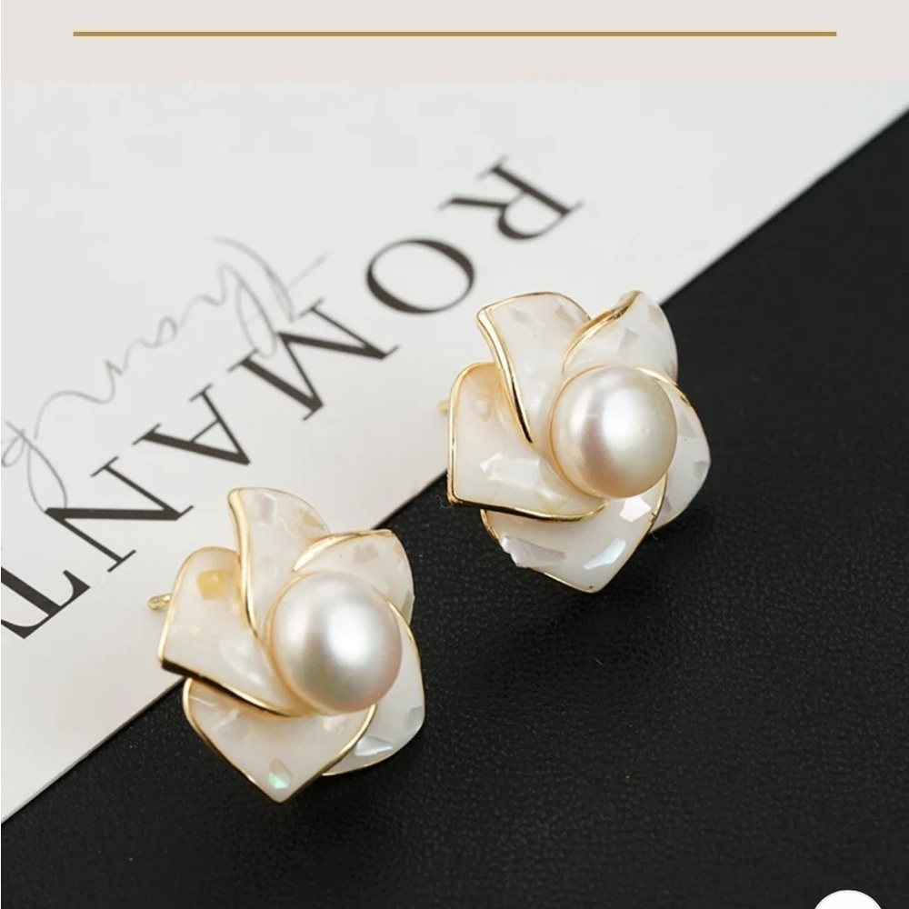 Voyage Jewelry White Pearl & Gold Magnolia Earrings